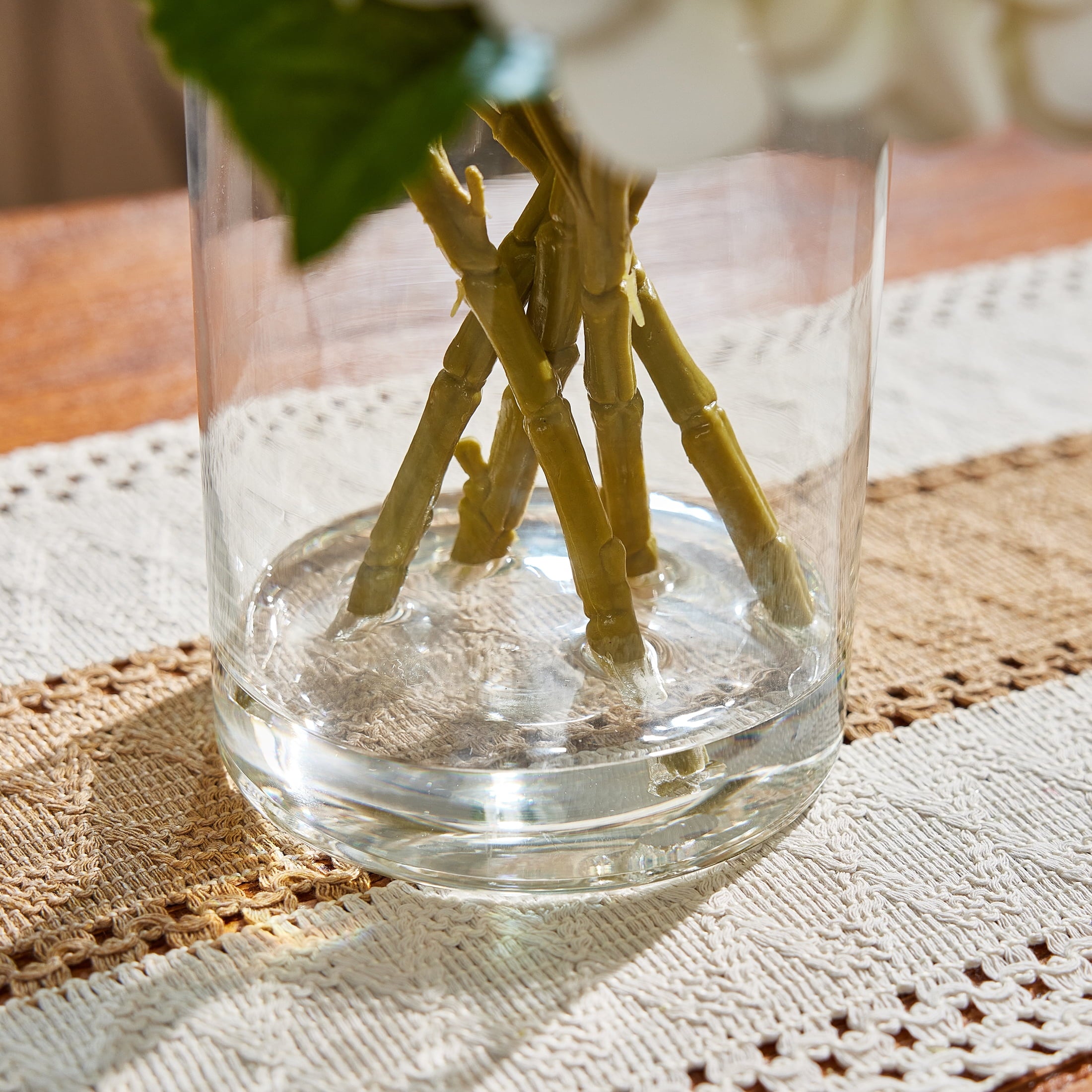 DR.Planzen Artificial Hydrangea in Vase with Faux Water, 12" Realistic White Silk Flowers, 5 Stems 40 Leaves 90 Florets, Ready-to-Use Tabletop Decor for Home Office
