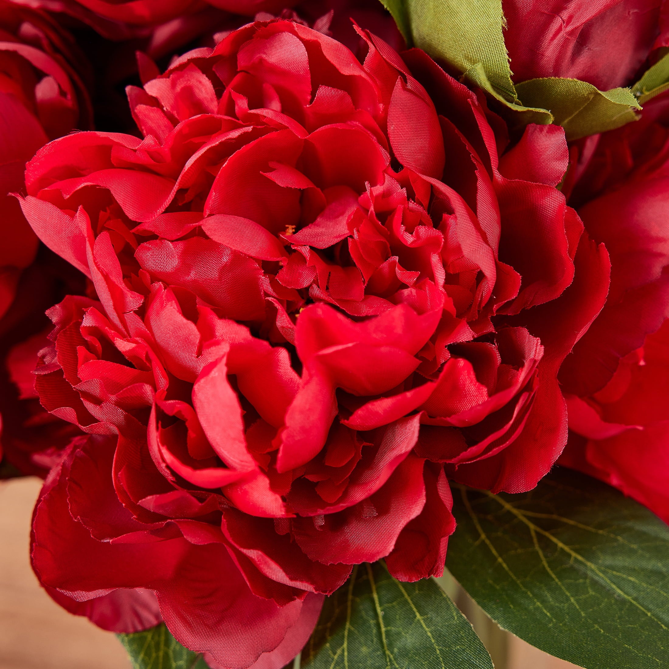 DR.Planzen 12in Artificial Peonies with Vase Red Artificial Peony Flower Arrangement ¨C 9 Bloom Realistic Faux Peonies in Glass Vase with Faux Water for Table Centerpiece Wedding Home Office Decor