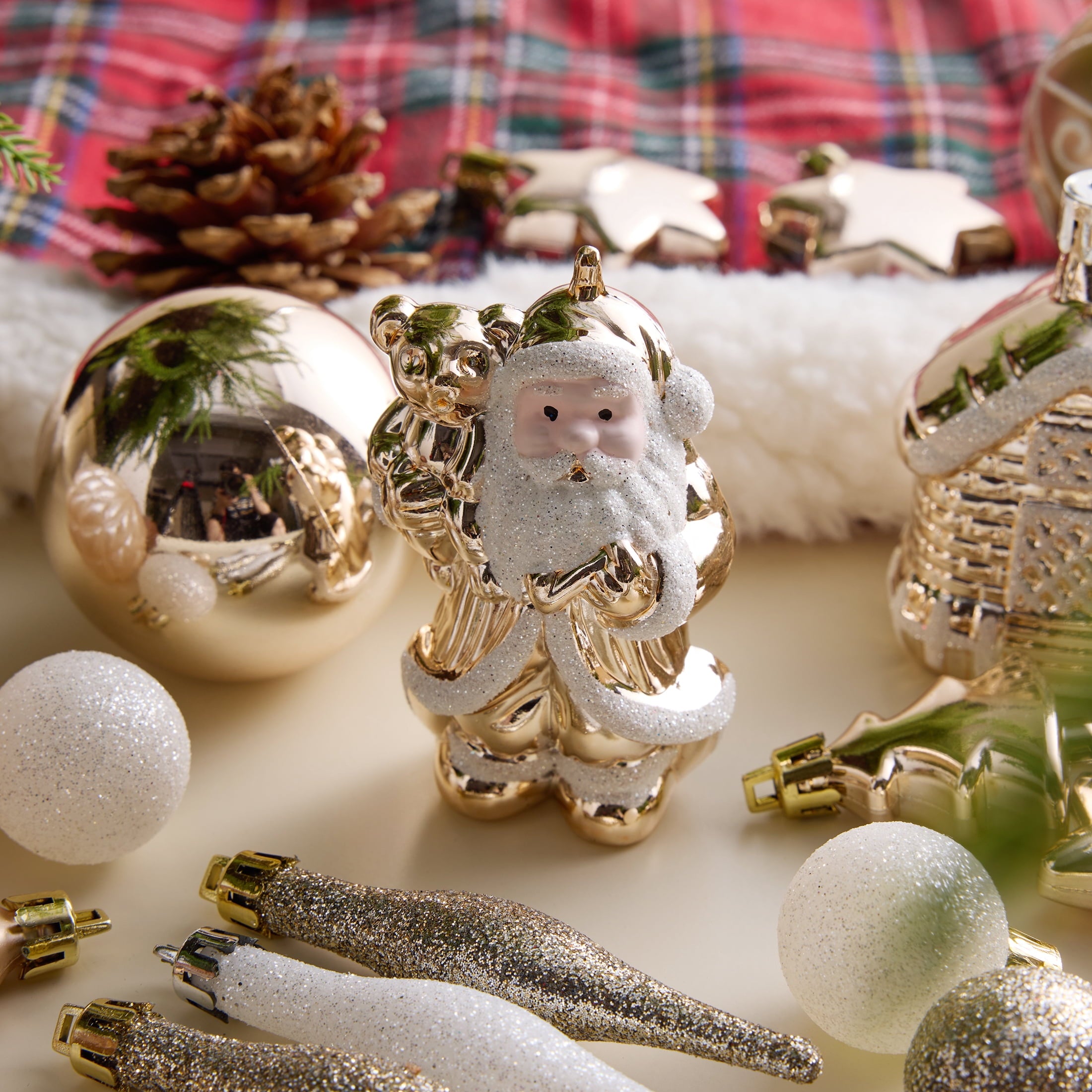 DR.Planzen 44ct Rose Gold & White Christmas Ornaments Set, Assorted 2.36" & 1.18" Embossed Glazed Holiday Balls with Snowflakes & Stars, Trendy Indoor Decor