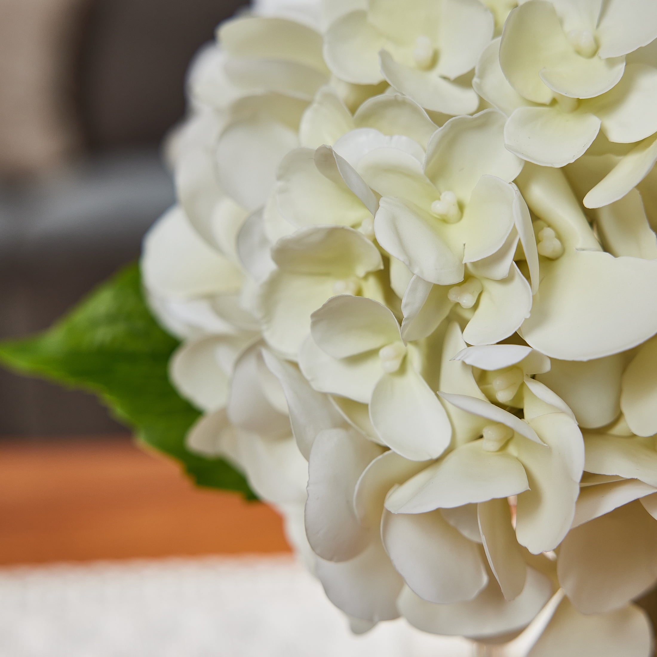 DR.Planzen 12in Artificial Hydrangea Flowers with Glass Vase, Hydrangea Artificial Flowers White Faux Hydrangea Arrangement - 90 Blooms Full Hydrangea Centerpiece for Home Table Wedding Decor Indoor